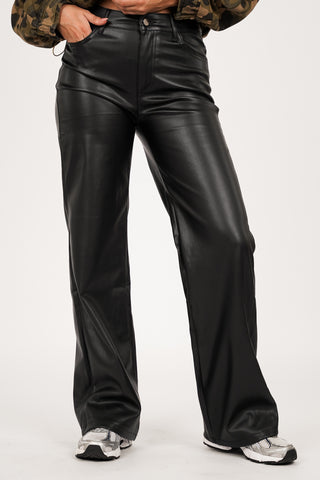 Leatherlook broek zwart regular fit - Jara