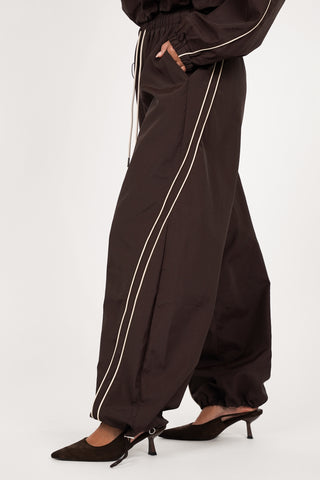 Wijde track jogger bruin - Liza