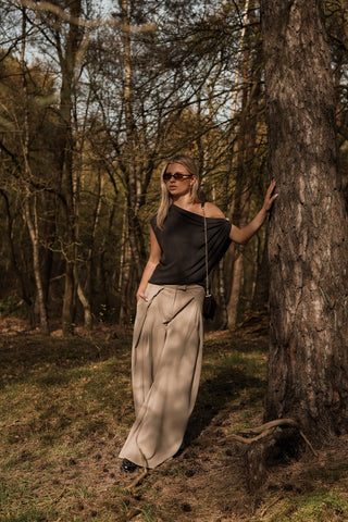 One shoulder top donker bruin met goud detail - Zara