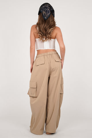 Parachute joggers with cargo pockets beige - Mexy