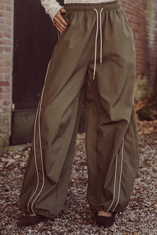 Wijde track jogger khaki groen - Liza