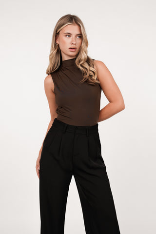 High neck body met open rug bruin - Lente