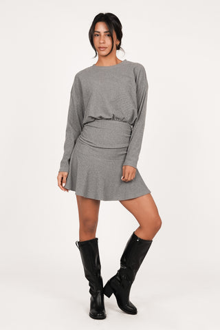 Jurk met ribstof en ruffle grijs - Nanna