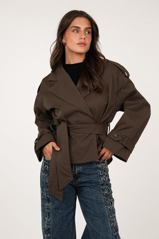 Korte trenchcoat choco bruin - Blair