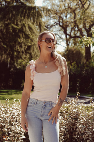 Mouwloze rib top met roosjes roze - Lydia