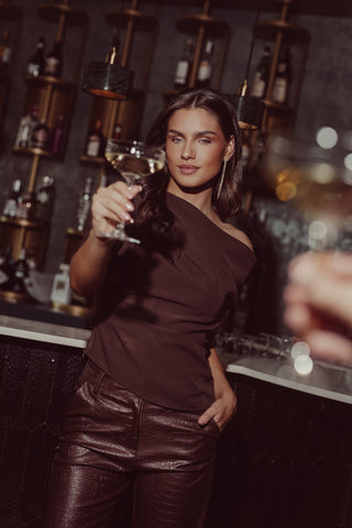 One shoulder top asymmetrisch bruin - Tessa