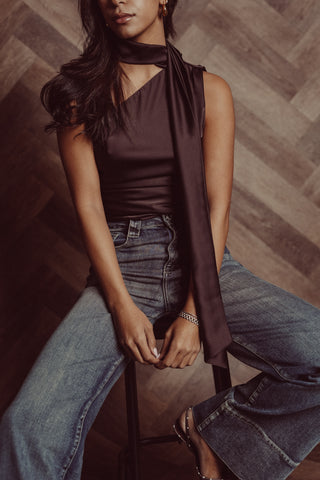 One shoulder top met omslag detail bruin - Veerle