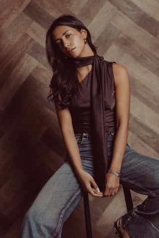 One shoulder top met omslag detail bruin - Veerle