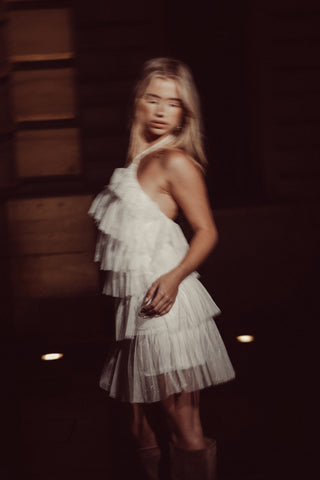 Ruffle glitter jurkje met halter wit - Ayla