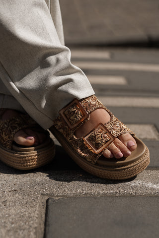 Slippers met dubbele gesp beige - Raven
