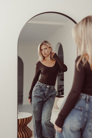 Stretch body met lange mouwen donker bruin - Bloom