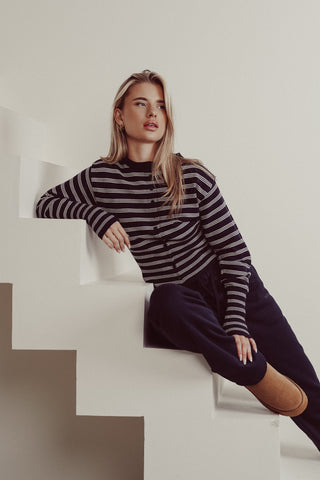 Stretch top gestreept met knoopjes donker blauw - Yasmine