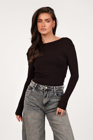 Stretch top met open rug donker bruin - Myrthe