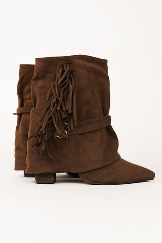 Suede heels met franjes camel - Livee
