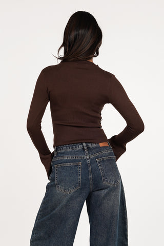 Top met asymmetrisch model bruin - Sara